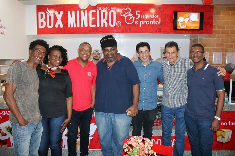 Com direito a filas e presença de famosos, Favela Holding inaugura primeira loja do Box Mineiro, no Rio de Janeiro